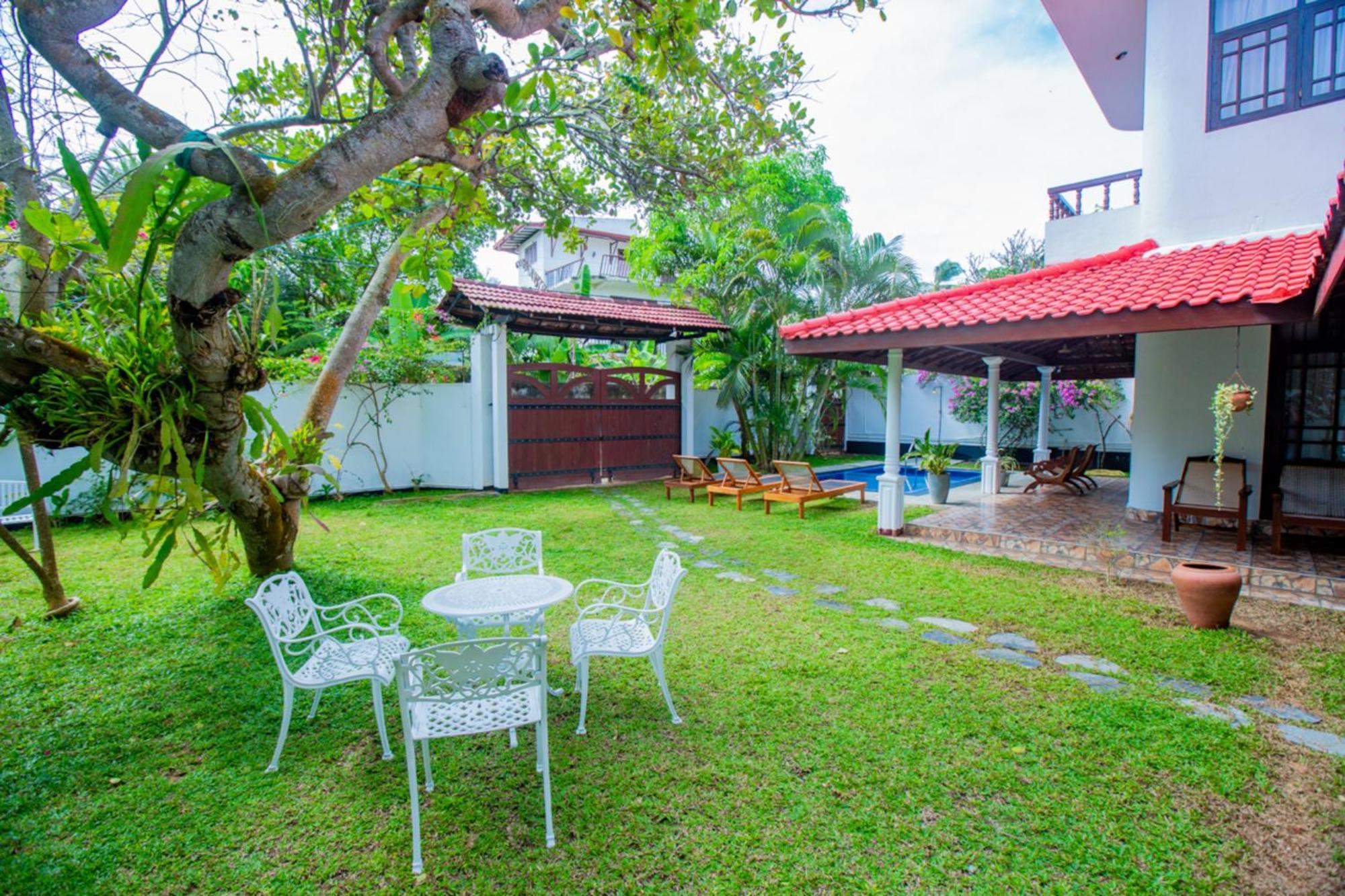 Nibbana Mirissa Hotel Exterior photo