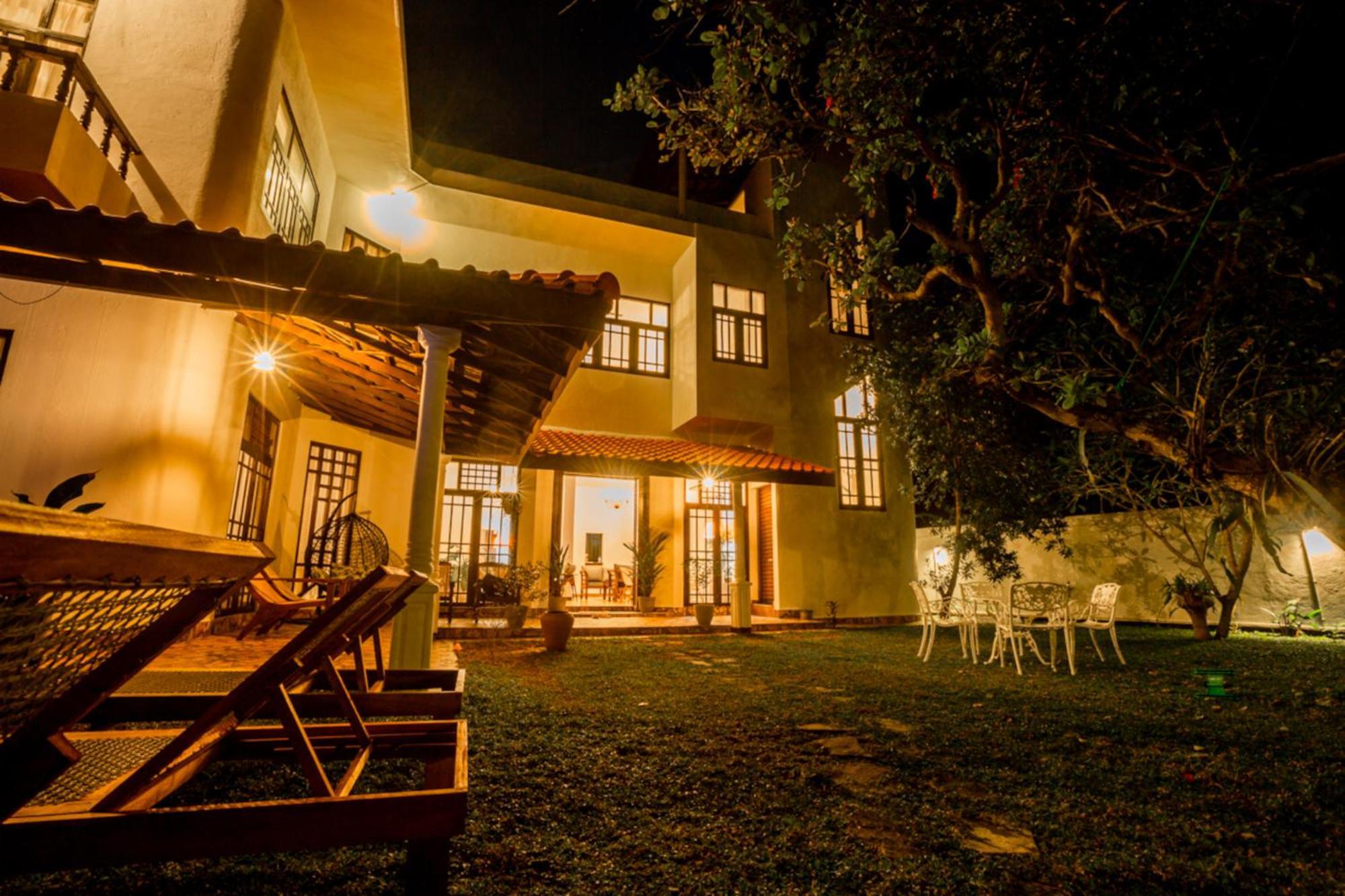 Nibbana Mirissa Hotel Exterior photo